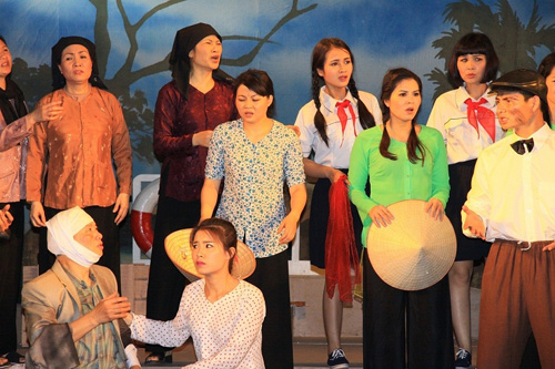 Phụ cấp tăng, vẫn còn xa mới đủ sống